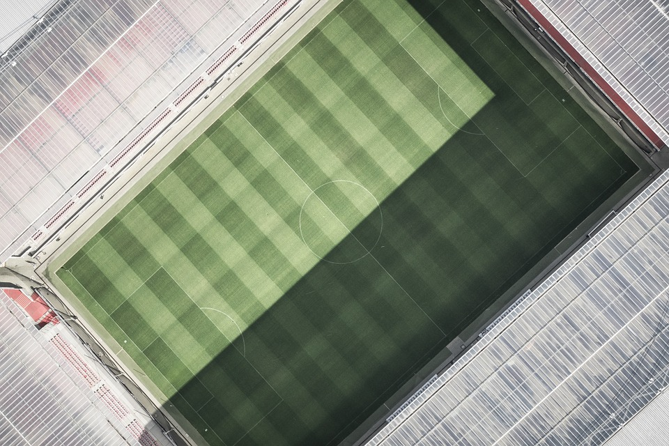 https://cdn.pixabay.com/photo/2015/09/02/13/01/stadium-918830_960_720.jpg