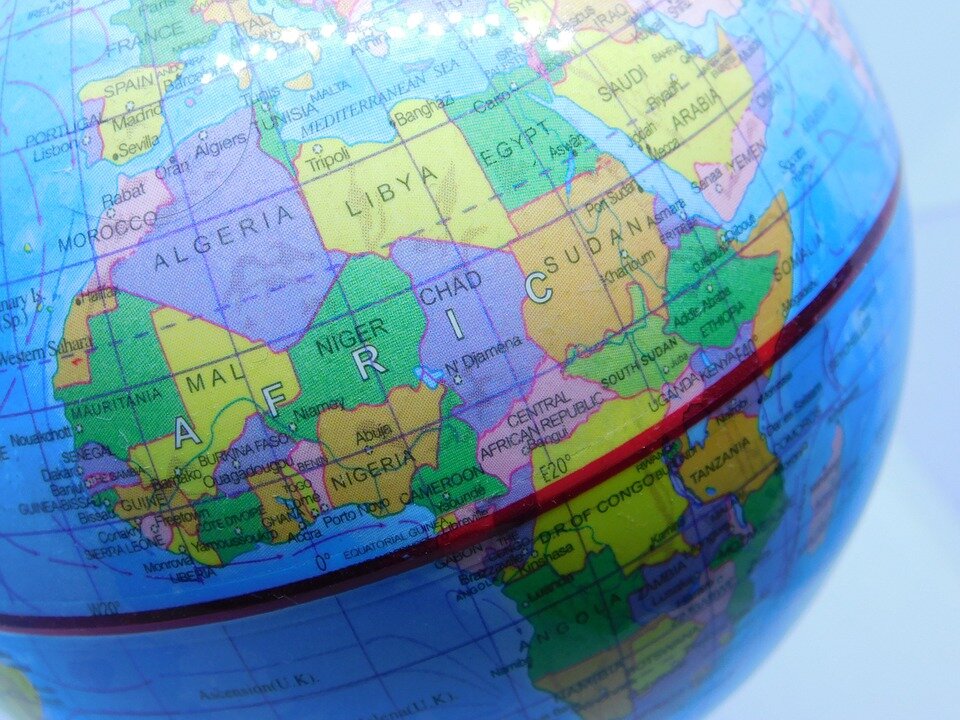 https://cdn.pixabay.com/photo/2018/07/24/18/13/map-of-the-world-3559726_960_720.jp