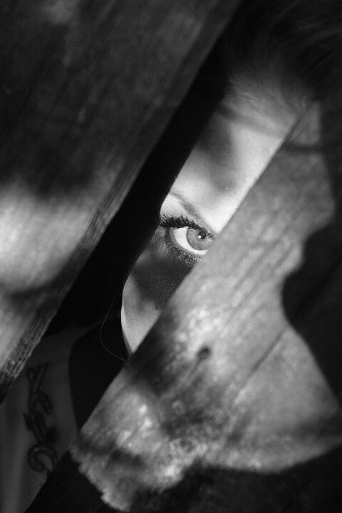 https://cdn.pixabay.com/photo/2016/03/27/17/41/black-and-white-1283234_960_720.jpg