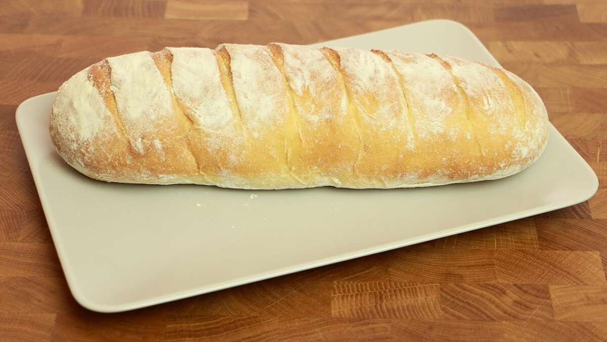 Привет! Сегодня выпечем батон белого пшеничного хлеба, который гораздо вкуснее и ароматнее привычного из магазина. ВИДЕО как всегда в конце статьи!