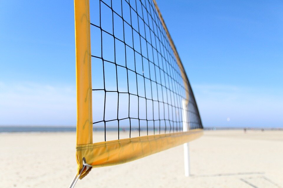 https://pixabay.com/photos/volleyball-beach-beach-volleyball-1890209/