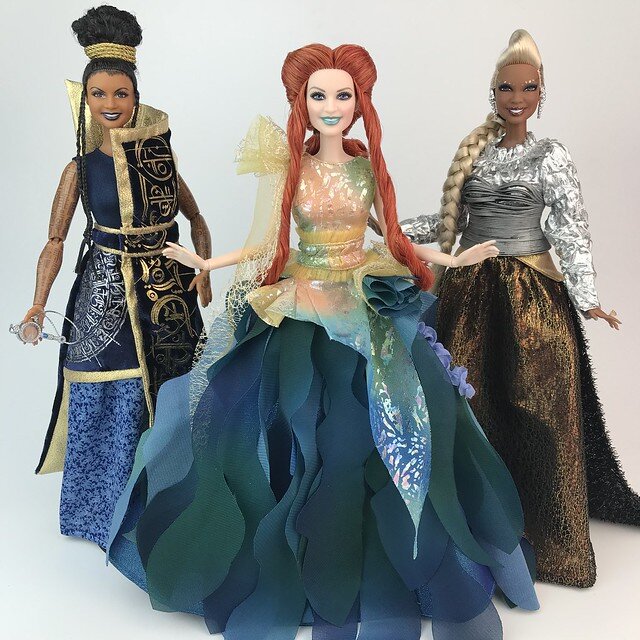 Куклы Барби трёх Миссис из фильма "Излом времени". Фото ©Mario Roque