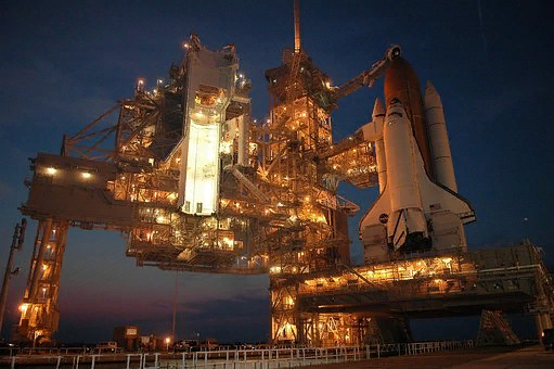 https://cdn.pixabay.com/photo/2016/10/21/04/06/discovery-space-shuttle-1757098__340.jpg