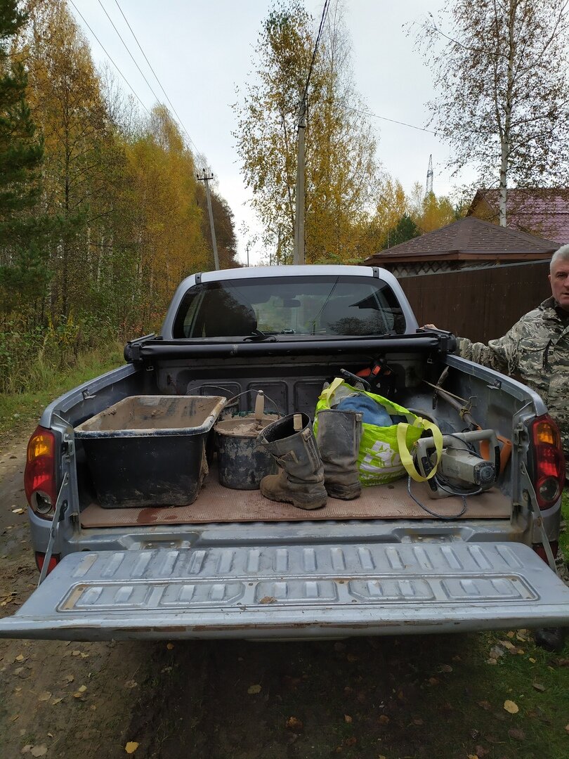 Закинули в прицеп всё необходимое и поехали на помощь