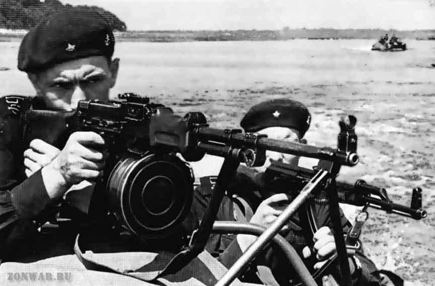 Советские морские пехотинцы с РПД