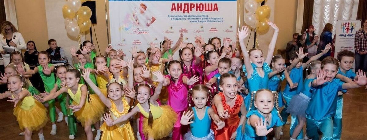 Столичные педагоги из Москвы и Санкт-Петербурга провели около 20 мастер-классов и лекций по направлению «классический танец» для талантливых детей Челябинска и Еманжелинска.