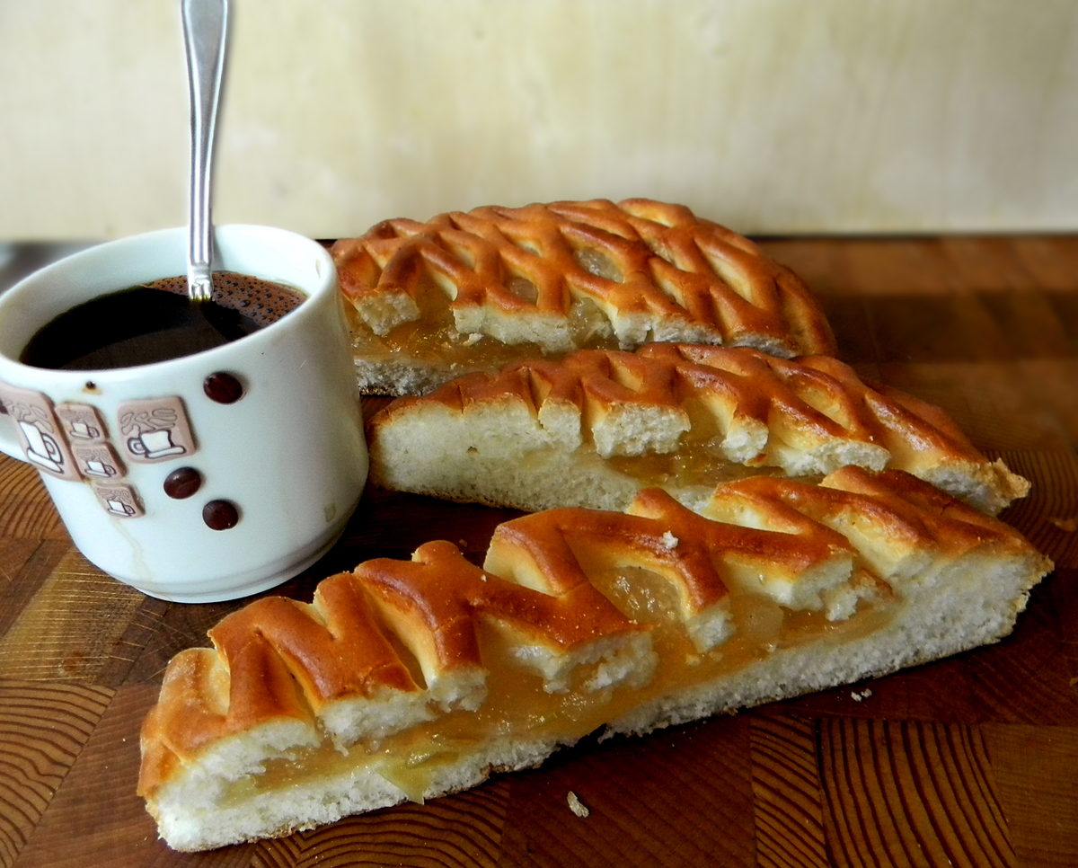 Пирог к чаю. Сладкий пирог к чаю. Пирожки к чаю. Чай с пирожками. Сладкие легкие пироги к чаю