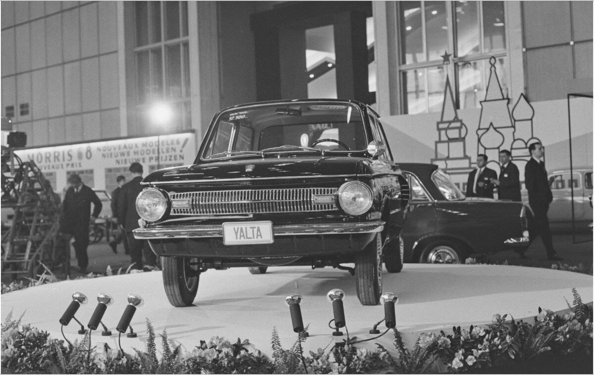 В начале 70-х гг. автомобили «Запорожец» экспортировались более, чем в 20 стран, в том числе в Англию, Германию и Францию. Как это было принято в то время, на экспорт шли особые версии. В случае с Запорожским автозаводом ими являлись ЗАЗ-968Э и ЗАЗ-968ГЭ. Но автомобиль, который вы видите на фотографиях, далеко не самый обычный экспортный «Запорожец», хотя и очень похож на него. 
Он был создан в единственном экземпляре и получил название Yalta 1000. Как было написано в статье Autocar от 4 июля 1968 года: «Yalta выглядит аналогично [прим. ред., обычному ЗАЗ-966], в её основе та же самая конструкция, за исключением разницы в отделке, но оснащается автомобиль двигателем Renault объёмом 986 куб.см».

