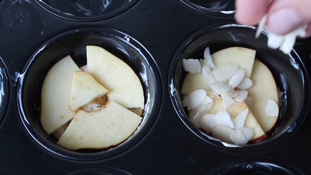 Когда нет времени готовить тесто: кексы из сухариков и яблок