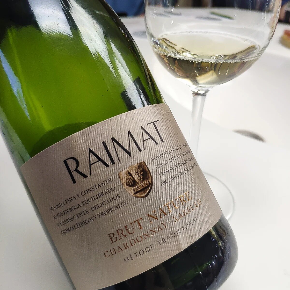 Кава кава отзывы. Cava Raimat Brut nature Chardonnay Xarel-lo. Raimat вино игристое. Raimat Cava Brut nature. Кава вино.