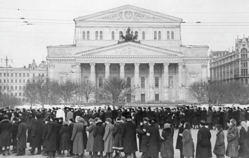 * очередь из людей, тянувшаяся к Дому Союзов на прощание с И.В. Сталиным.