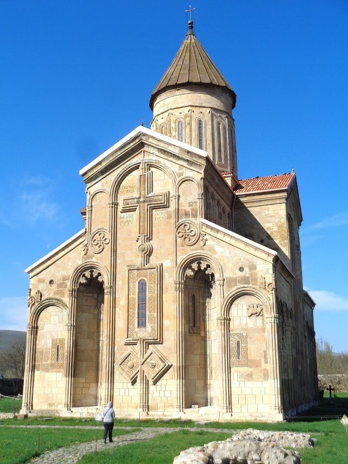  Великолепный восточный фасад собора Самтависи (1025-1030гг). 