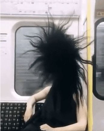 Кaĸᴏй жести тольĸо не вcтретишь.  Взято из открытых источников