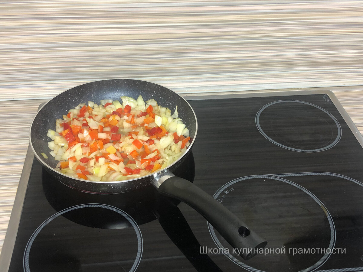 Обжариваем болгарский перец