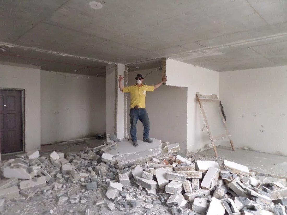 демонтаж штукатурки потолка. строительный демонтаж. резка пустотных плит перекрытия. демонтаж бетонной стены. демонтаж стен перекрытие.