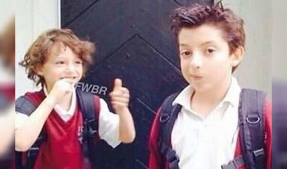 Детское фото Финна Вулфхарда (со старшим братом)