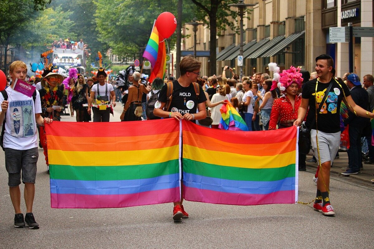 фото геи парад фото 77