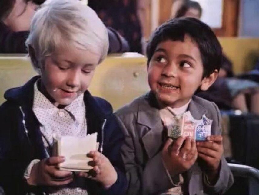 Кадр из фильма "Мужики!..". Экранные братья Павлик и Стёпка.