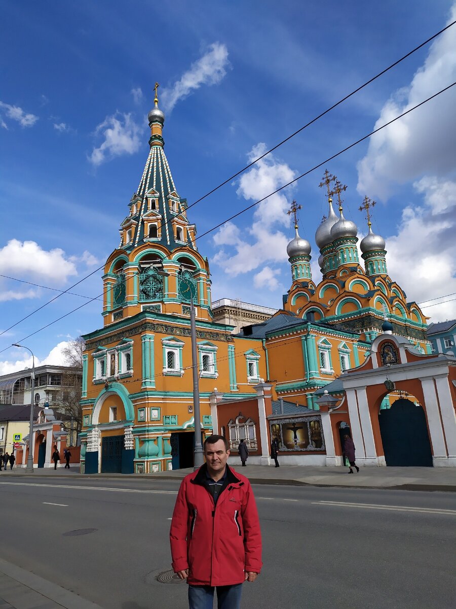 Красный - Царский храм на Большой Полянке.