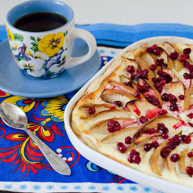 Печенье с яблоками и брусникой