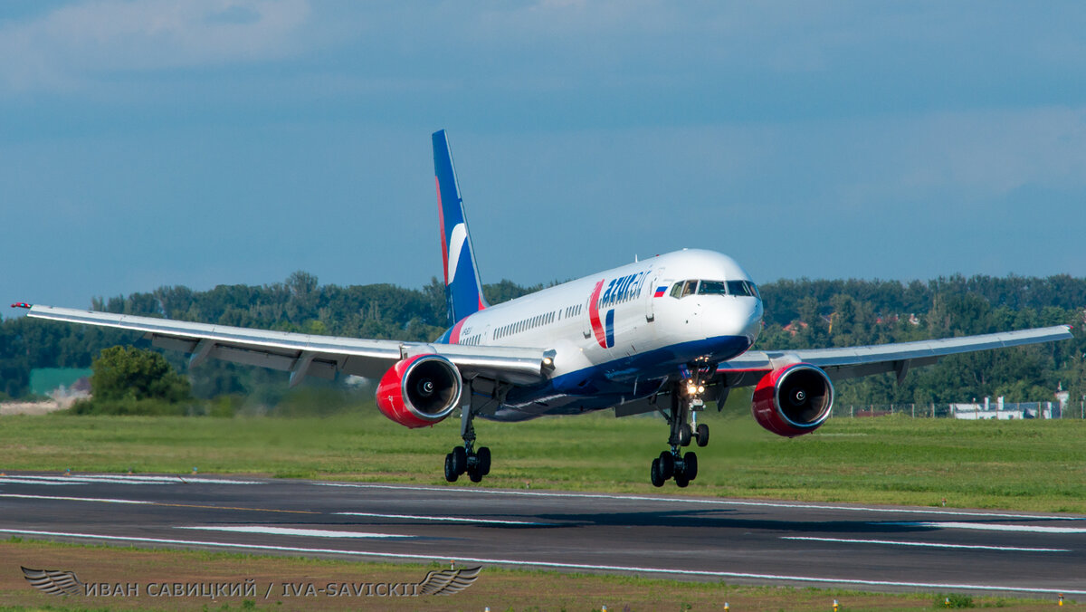 Boeing-757, старый аэропорт Ростов-на-Дону, 15/07/2015 г. Официальное мероприятие
