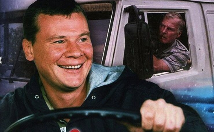 Напарники-дальнобойщики Сашок и Иваныч.