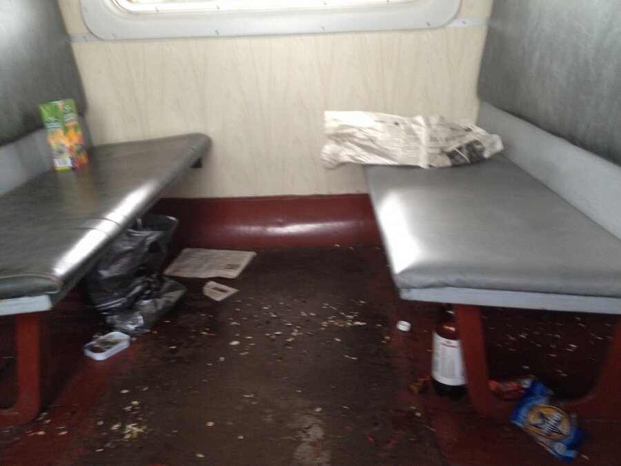 Фото из открытых источников, однако, мои глаза видят подобное ежедневно по дороге на работу в пригородных электричках.