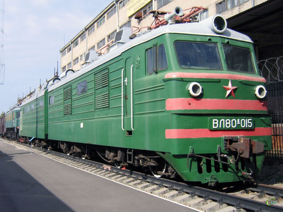 Железнодорожный музей ростов на дону. Электровозы переменного тока вл80с. Музей СКЖД Ростов-на-Дону. Музей Ростове на Дону железнодорожного транспорта вл84. Новосибирский музей ЖД вл80-005.