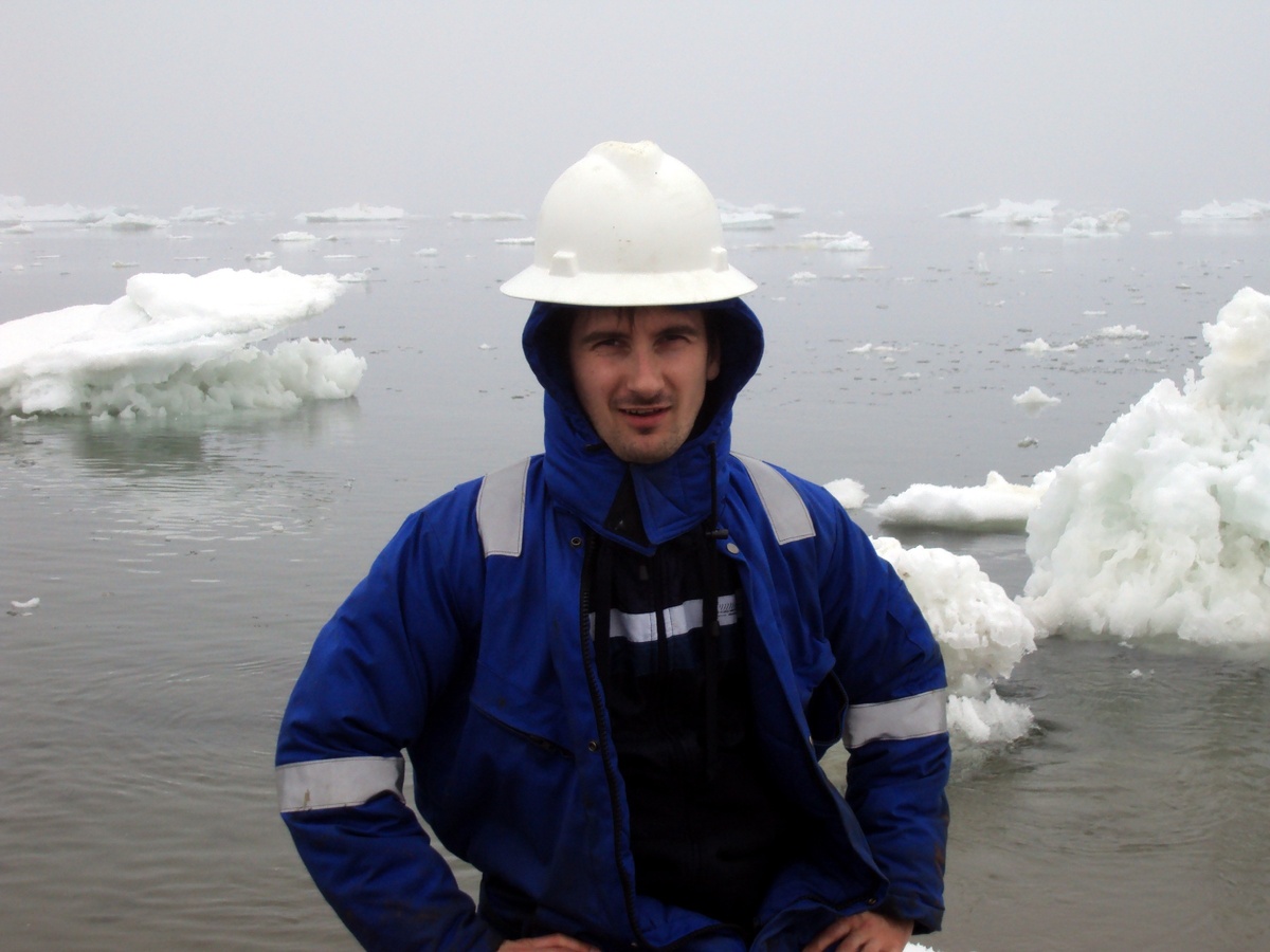 После работы, на побережье Охотского моря