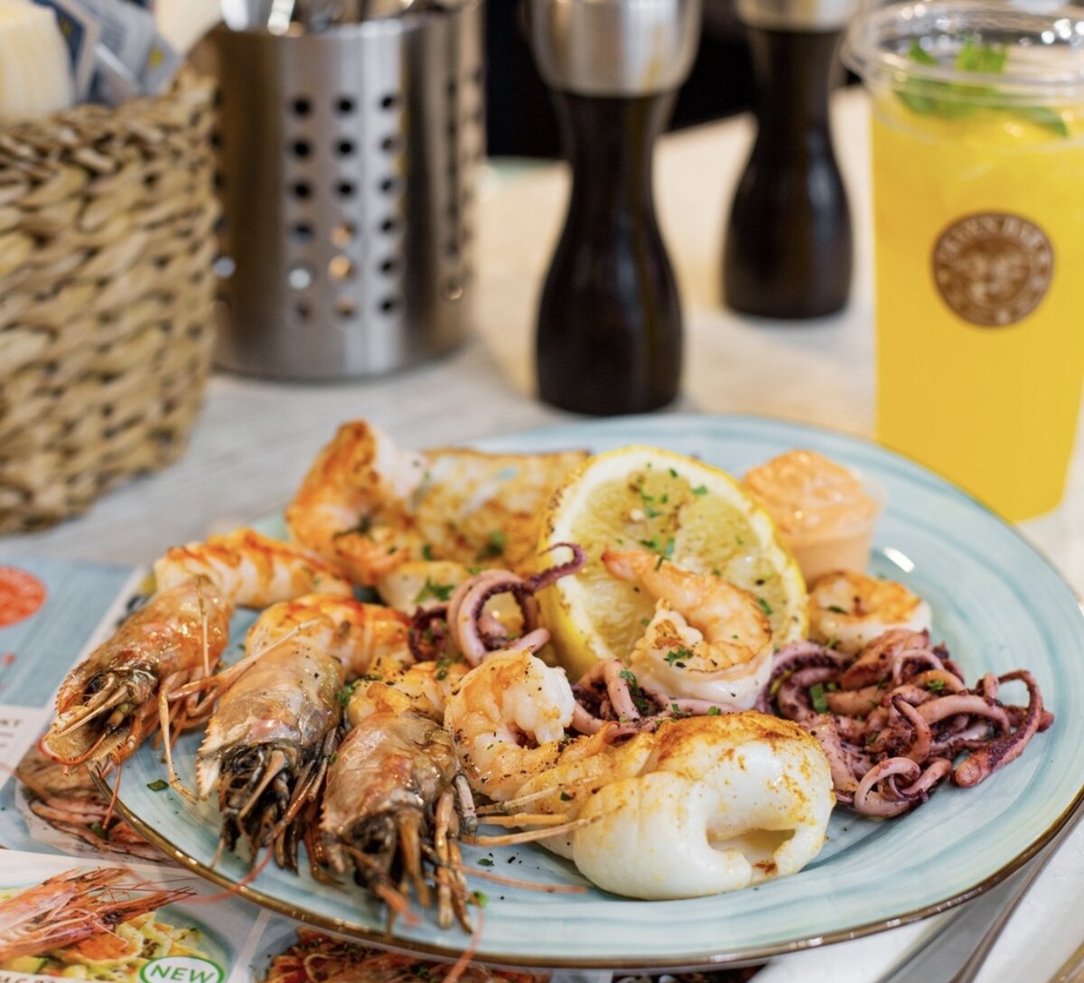 Instagram-версия vs реальность, 880 руб. + 40 руб. за соус