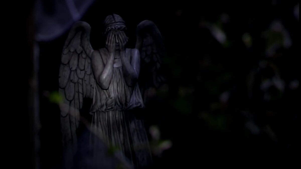 Статуя ангела.