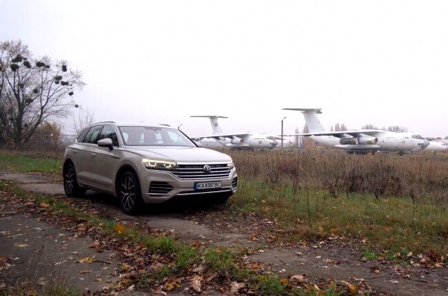 Volkswagen Touareg вид спереди