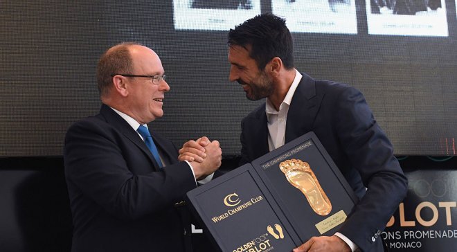 Буффон с наградой