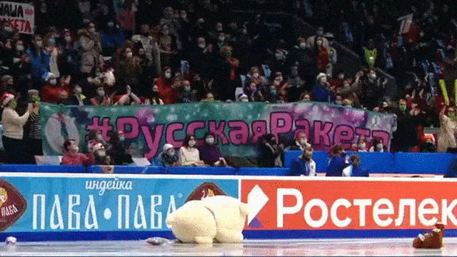 Как уносили со льда большого белого медведя. Скриншот «Первого канала»