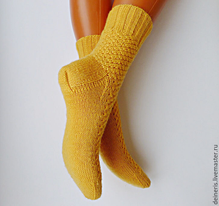 Модели носок спицами. Вязаные носки. Вязаные носки женские. Оригинальные носки спицами. Необычные вязаные носки.