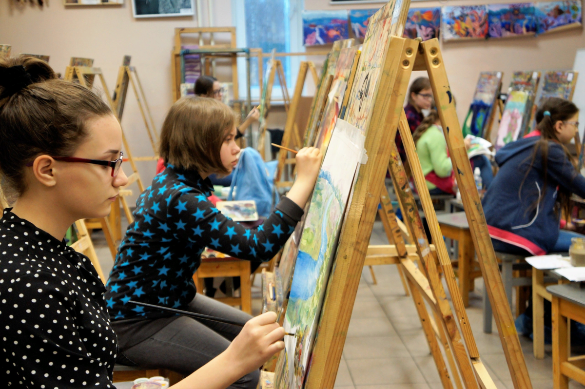Изучение искусства в школе. Гимназия искусств сыктывкар художественное отделение. гимназия искусств художники сыктывкар. художественная школа сыктывкар. дети в художественной школе.