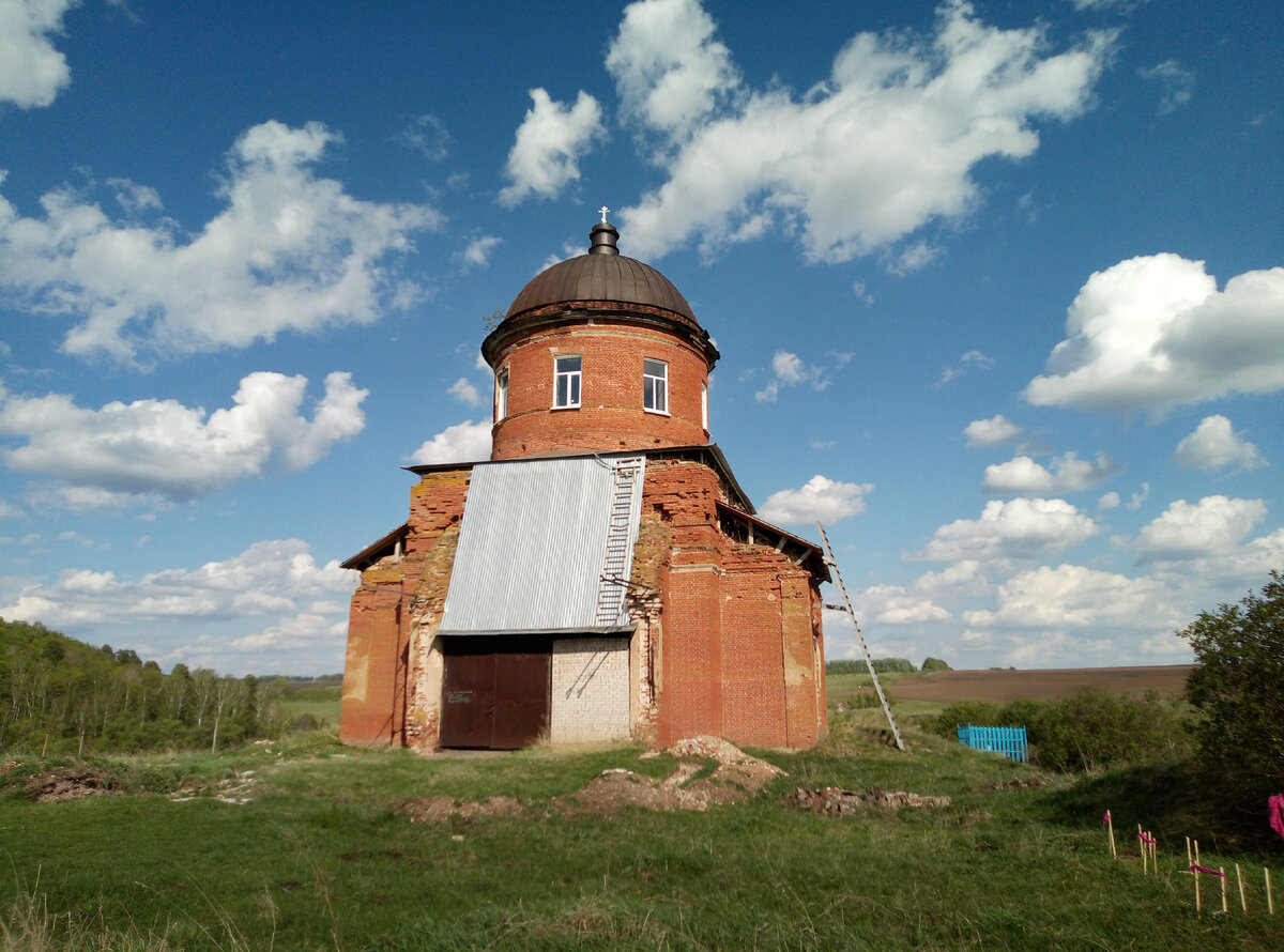 Церковь Димитрия Солунского в с. Елизаветино Белебеевского района республики Башкортостан.