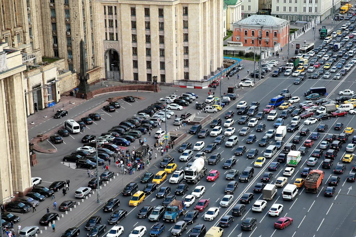 Сколько на улице. Пробка на садовом кольце. Пробки в Москве. Московские пробки. Машины в Москве.