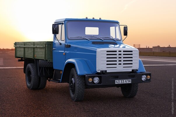 ЗИЛ 130 с новой кабиной. С 1985 года. Их выпустили около 500 тыс штук