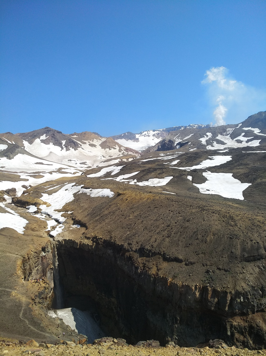 Каньон Опасный. Приглядитесь: там люди на самом краю!