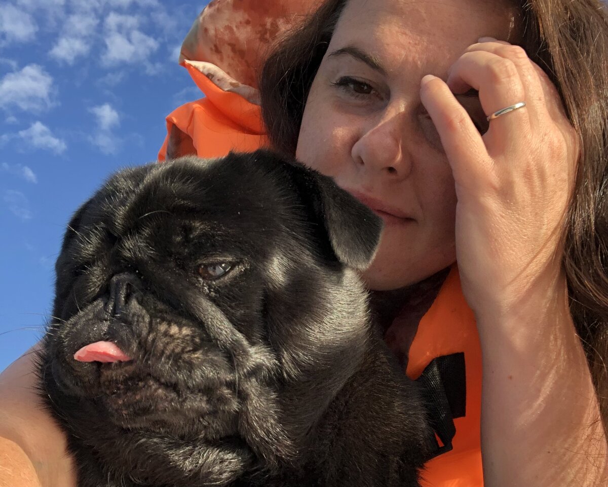 Если кому-то не нравится идея брать с собак в отпуск - не берите, но и других осуждать не нужно.