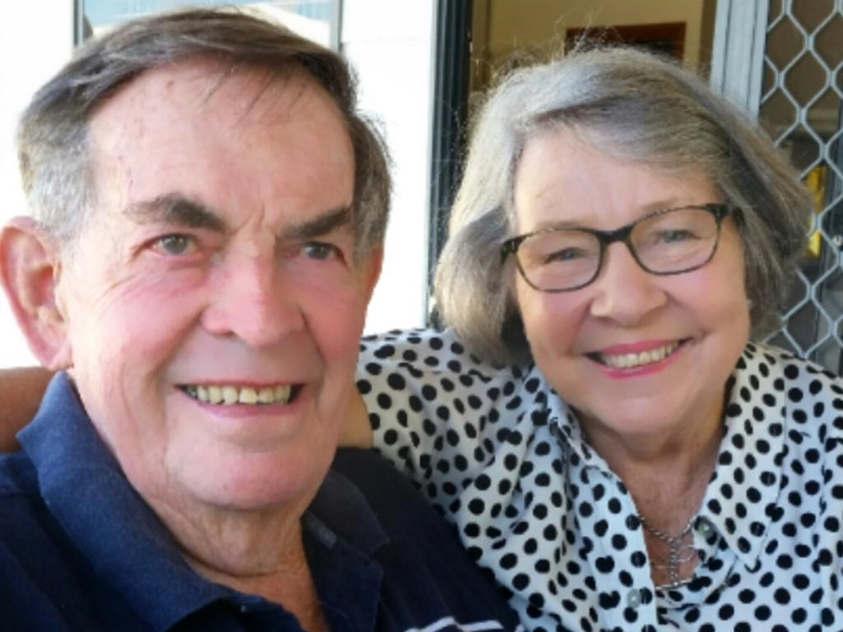 Роджер Тодд (на фото со своей женой Марджори) рассказал о том, как он увидел тело человека из Сомертона на морской стене, когда он был еще маленьким мальчиком.