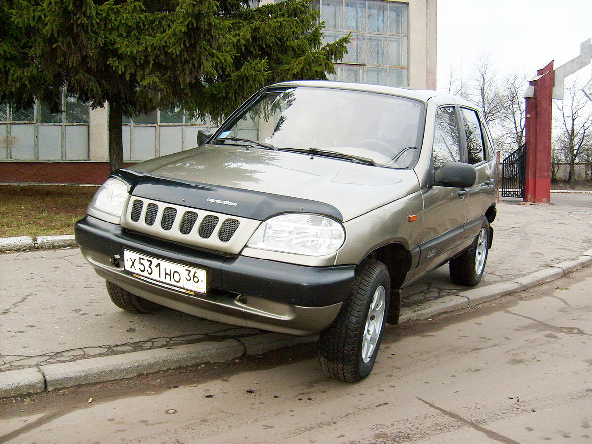 ВАЗ-2123 (1998 – 2002)  (Wikipedia.org)