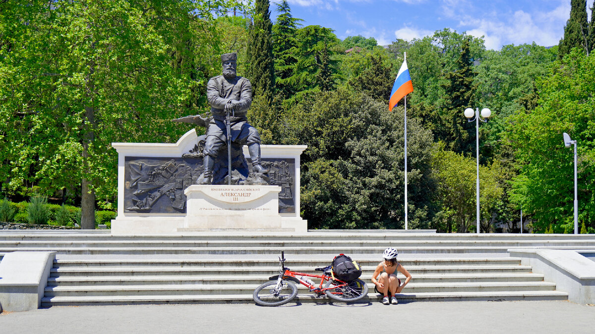 Памятник Александру III в Ливадии, возвели в уже российском Крыму
