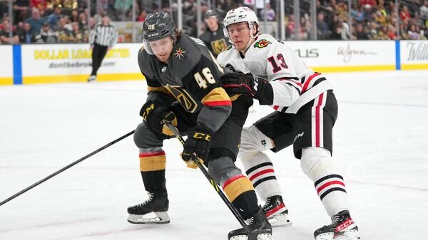    Игровой момент в матче "Вегас Голден Найтс" - "Чикаго Блэкхоукс"© REUTERS / Stephen R. Sylvanie