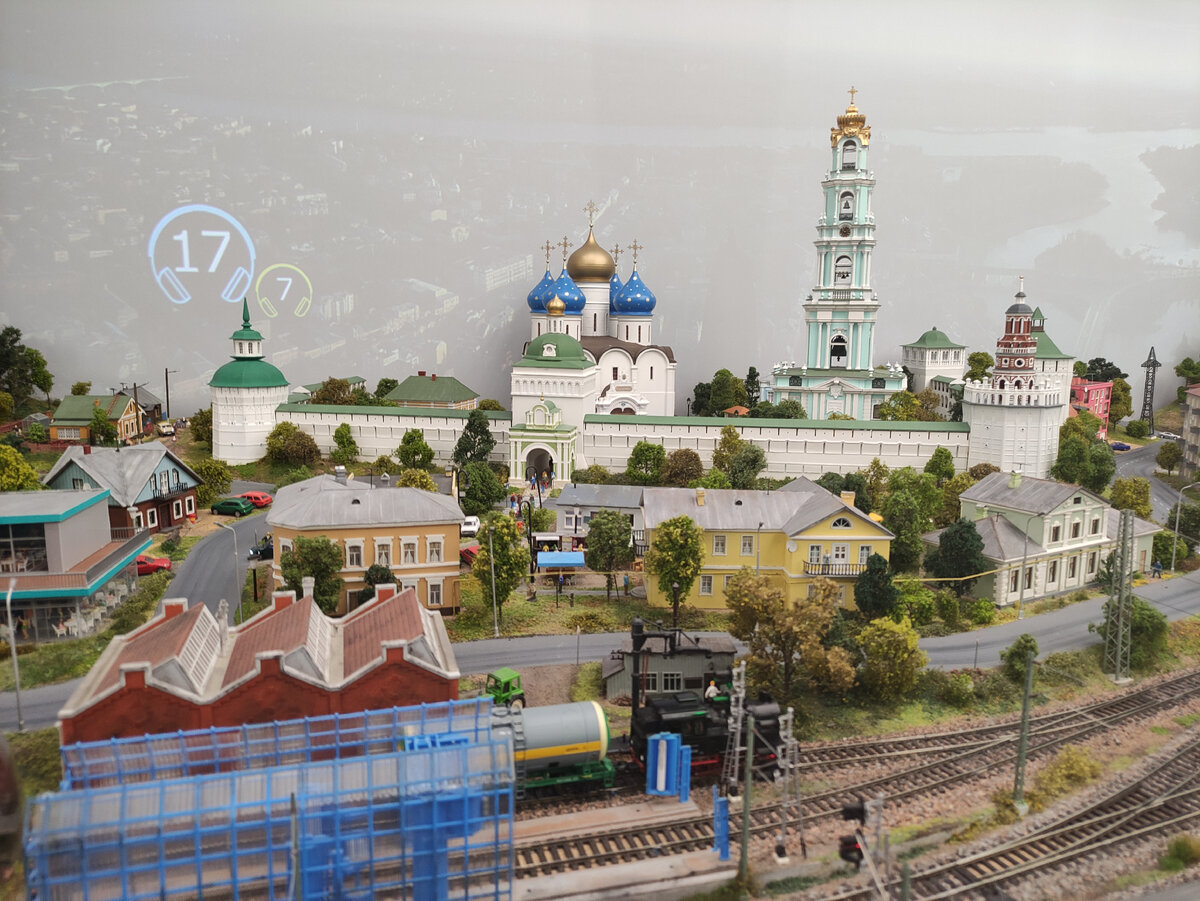 Это Сергеив Посад, самый близкий к Москве город Золотого Кольца