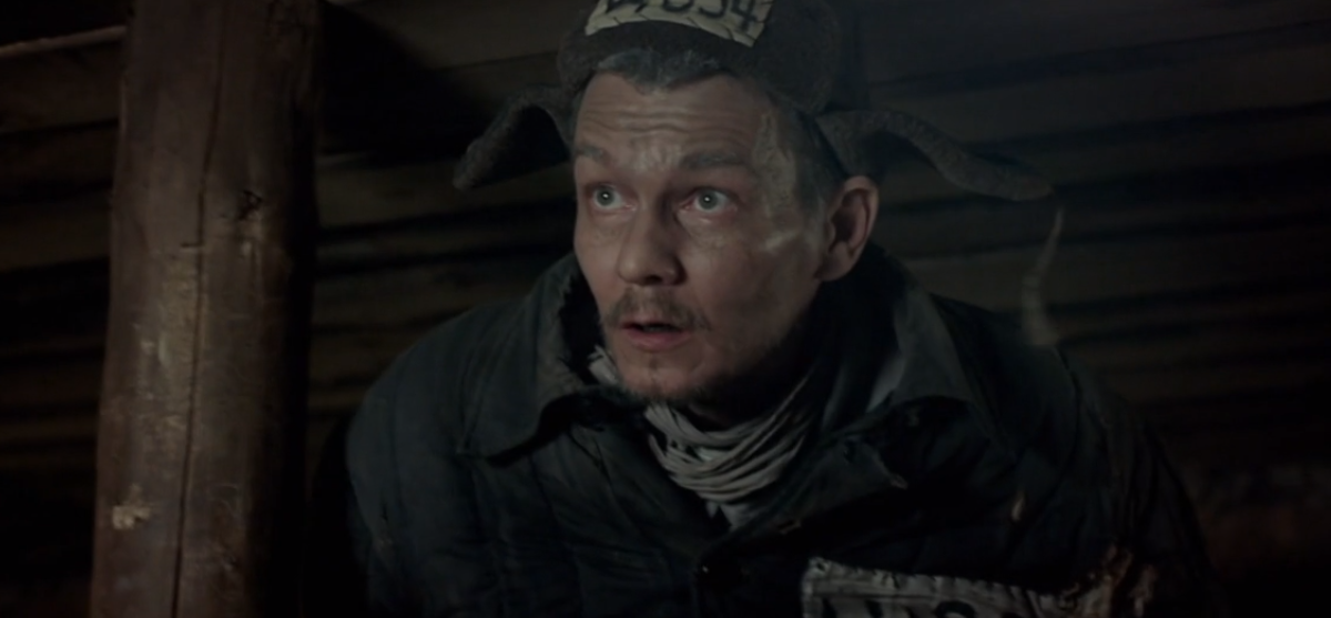 Филипп Янковский. Кадр из кинофильма "Иван Денисович", 2021 г., режиссер и сценарист Глеб Панфилов, композитор Вадим Биберган (скриншот)