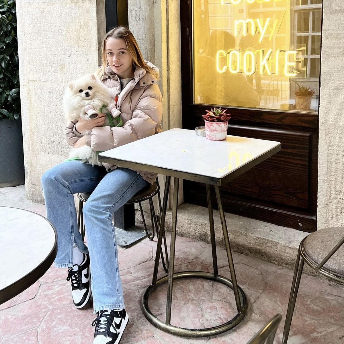 Мы в красивой кафешке Стамбула этой весной