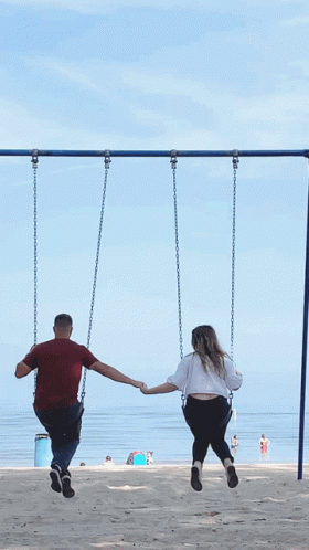 Источник: https://c.tenor.com/sfoTCiKYAKEAAAAC/lovers-swing.gif
