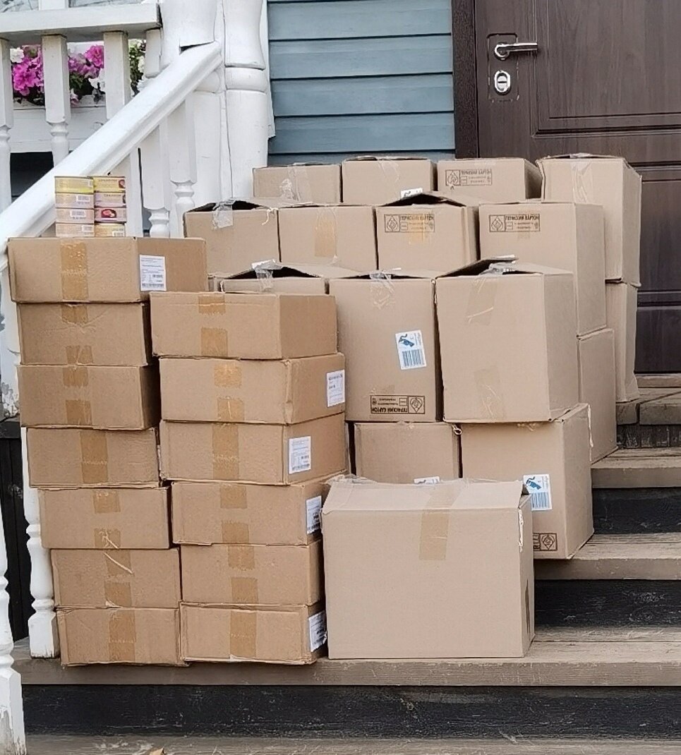 100 пачек наполнителя и 156 банок паштета